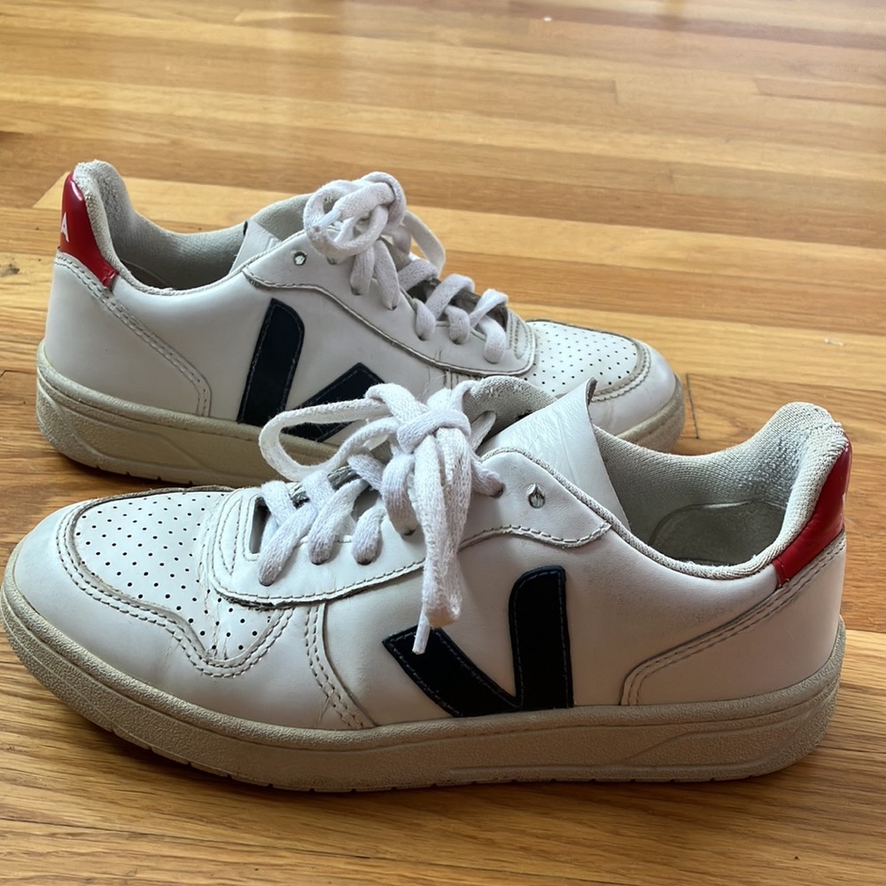 Veja V10 low top sneakers size US 4 EUR 35 Made in Brazil Red White Blue